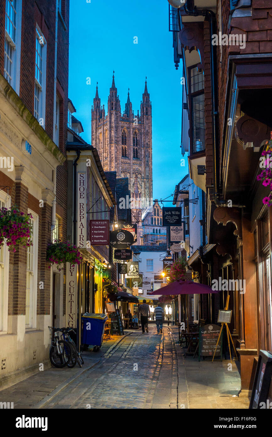 La Cattedrale di Canterbury e di notte dalla macelleria Lane Canterbury Foto Stock