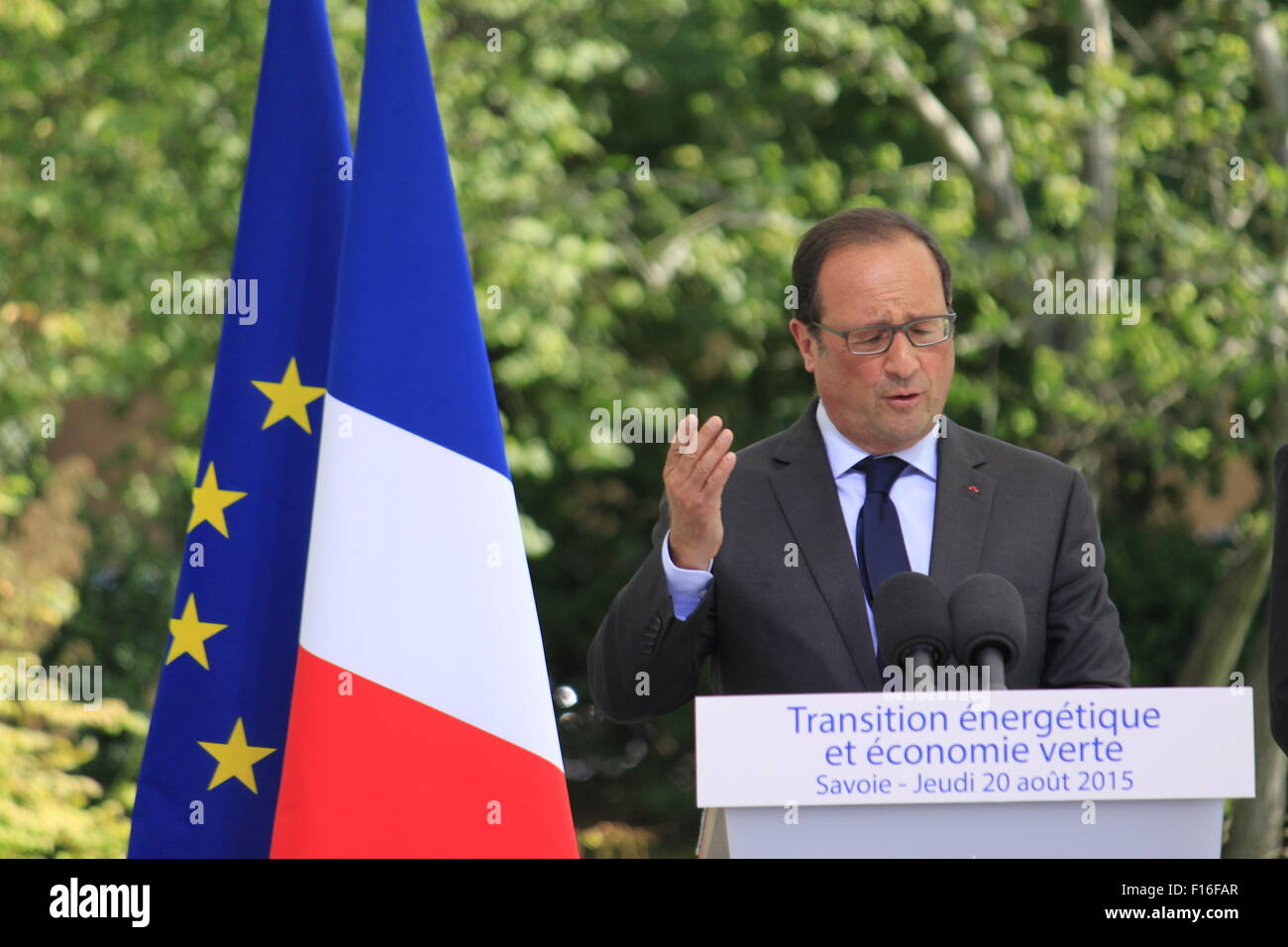 Il Presidente francese Francois Hollande presso il Parco Naturale Regionale Bauges, per la firma di un accordo di TEPOS. Foto Stock