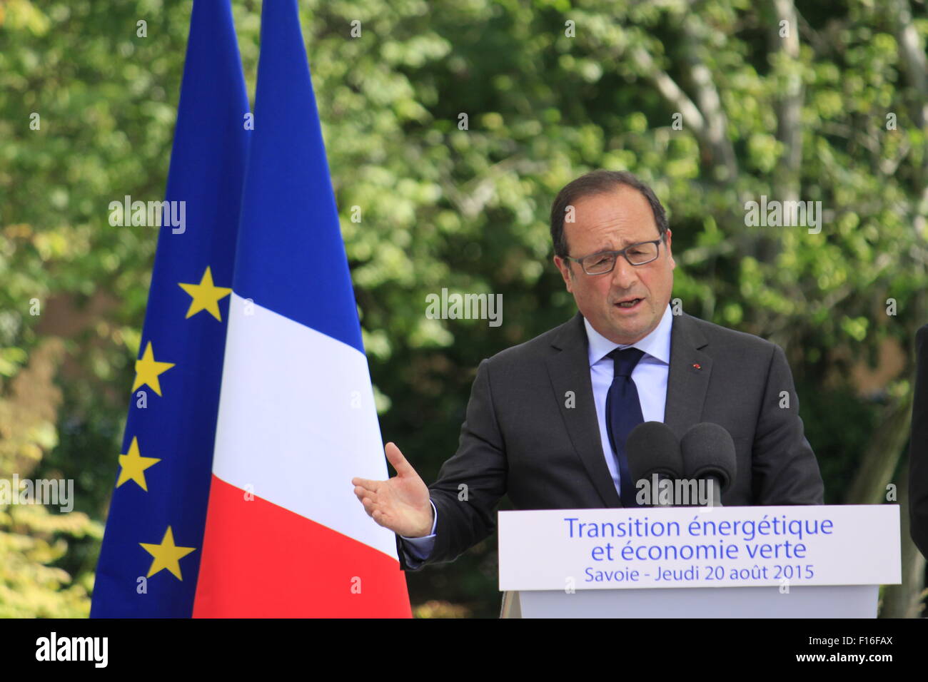 Il Presidente francese Francois Hollande presso il Parco Naturale Regionale Bauges, per la firma di un accordo di TEPOS. Foto Stock