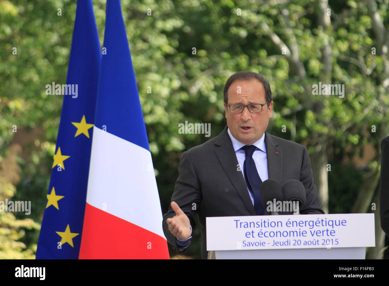 Il Presidente francese Francois Hollande presso il Parco Naturale Regionale Bauges, per la firma di un accordo di TEPOS. Foto Stock