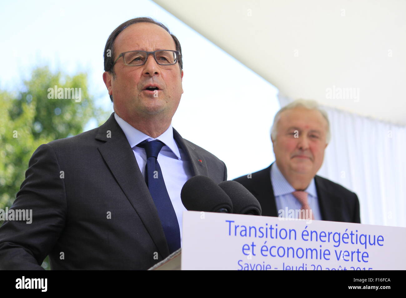 Il Presidente francese Francois Hollande presso il Parco Naturale Regionale Bauges, per la firma di un accordo di TEPOS. Foto Stock