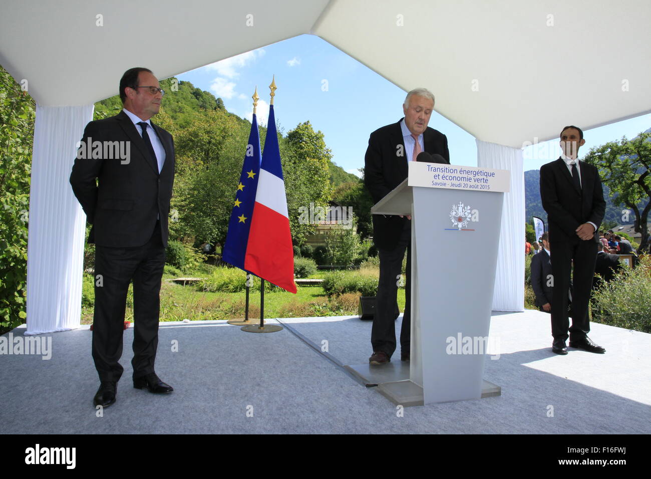 Il Presidente francese Francois Hollande presso il Parco Naturale Regionale Bauges, per la firma di un accordo di TEPOS. Foto Stock