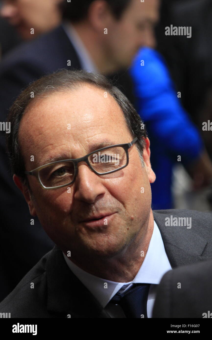 Il Presidente francese Francois Hollande durante una tavola rotonda presso l'Istituto nazionale dell'energia solare (INES) Foto Stock
