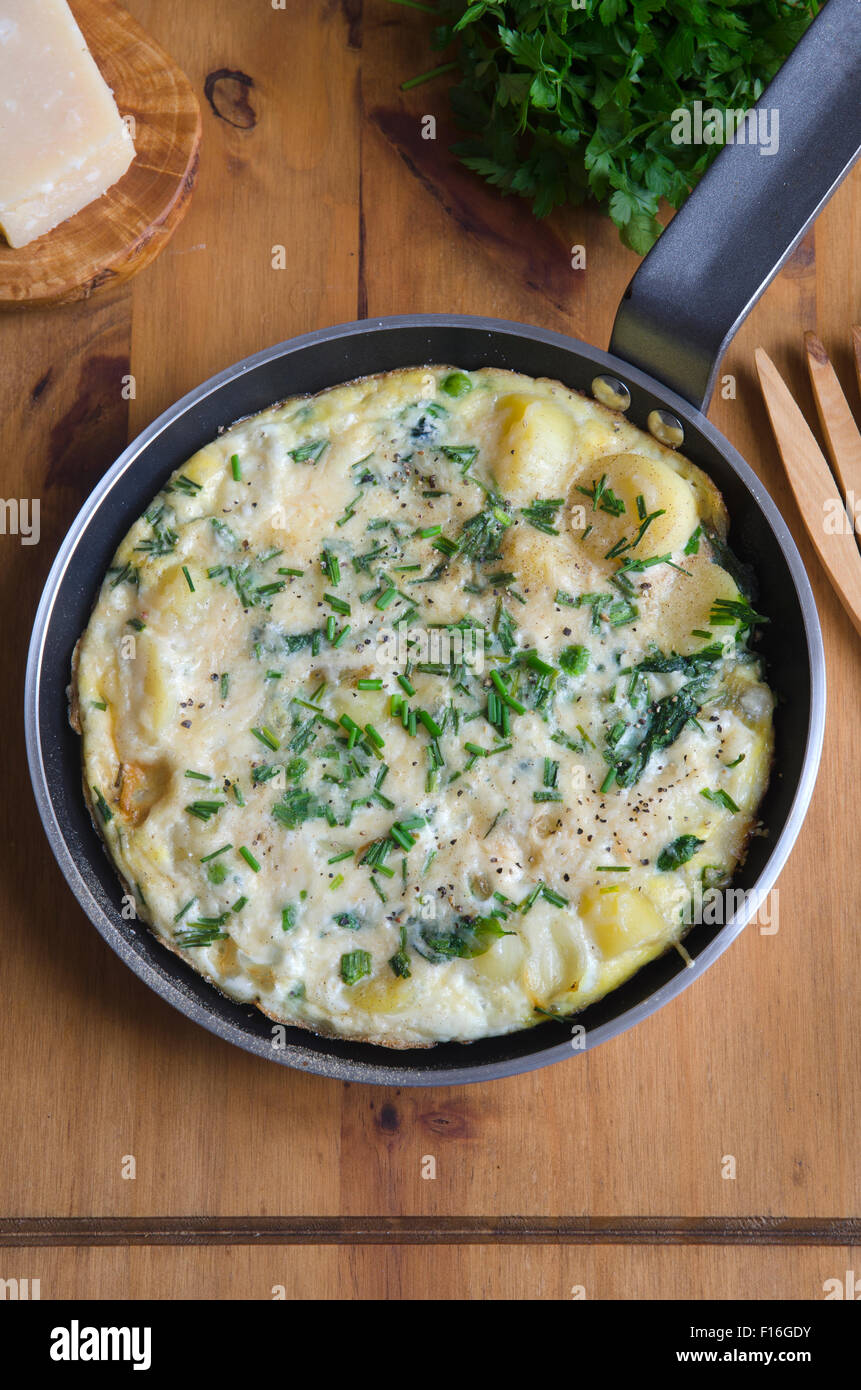 Il segnale di PEA, spinaci e frittata di patate Foto Stock