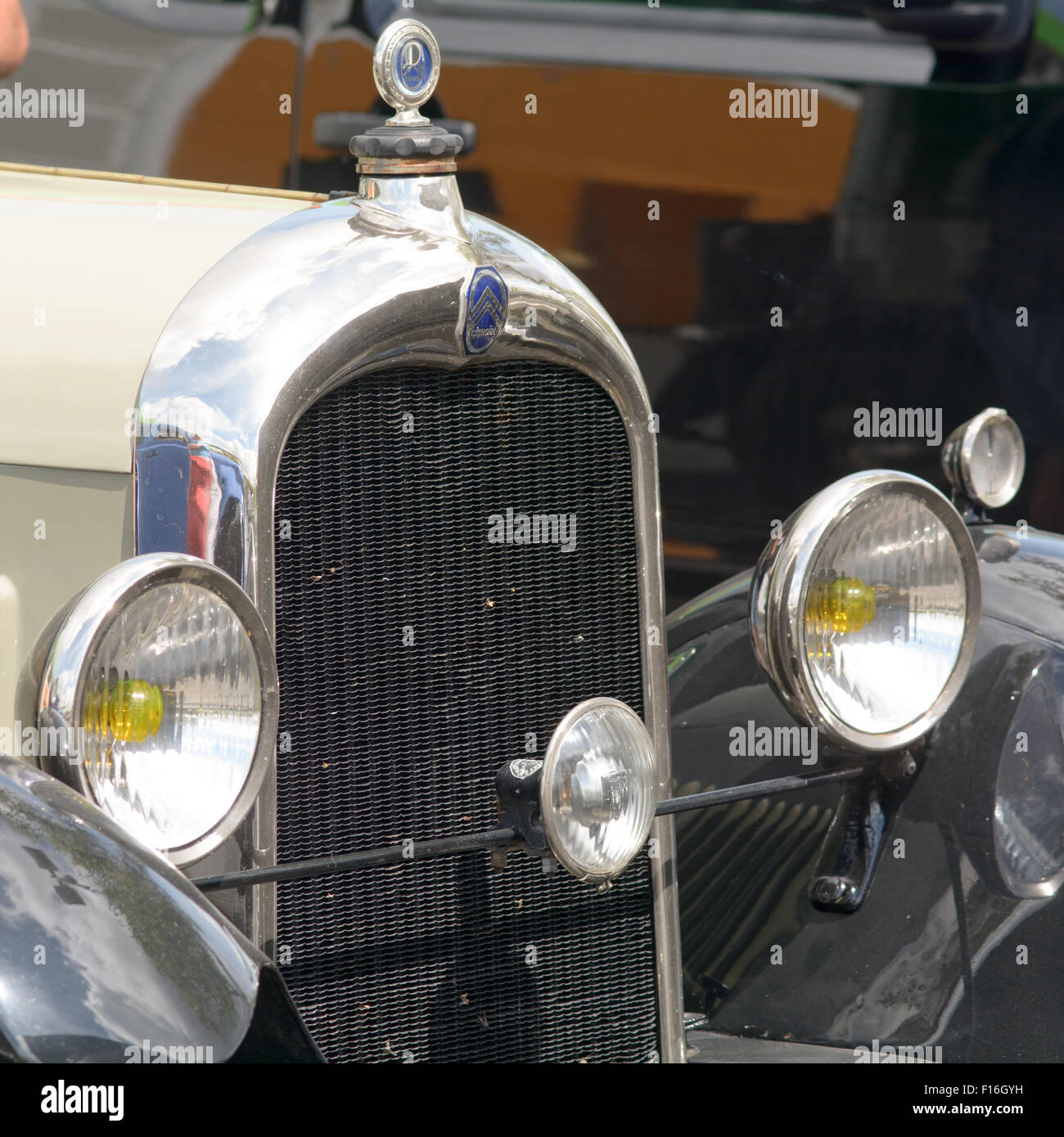 1928 'B14G Berline' Citroën auto cofano, radiatore, luci anteriori ed ornamento del cofano Foto Stock