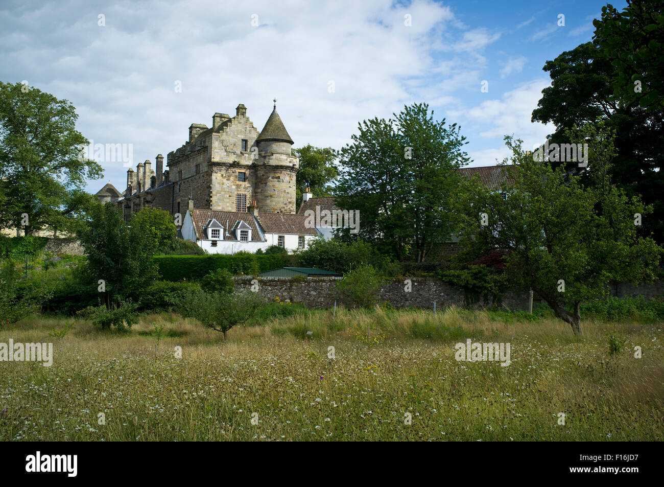 Dh Falkland Palace FALKLAND FIFE Falkland Palace edifici garden Foto Stock