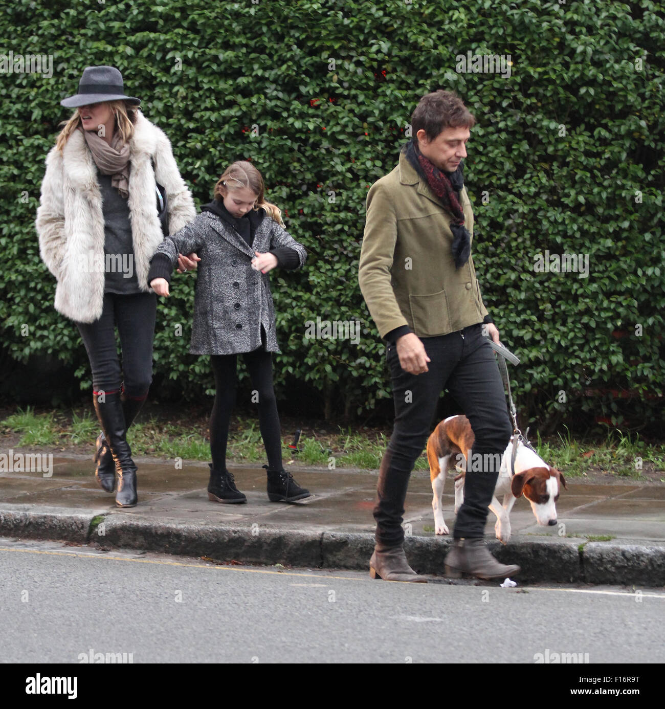 Kate Moss visto fuori con la sua famiglia nel nord di Londra 2013 Foto Stock