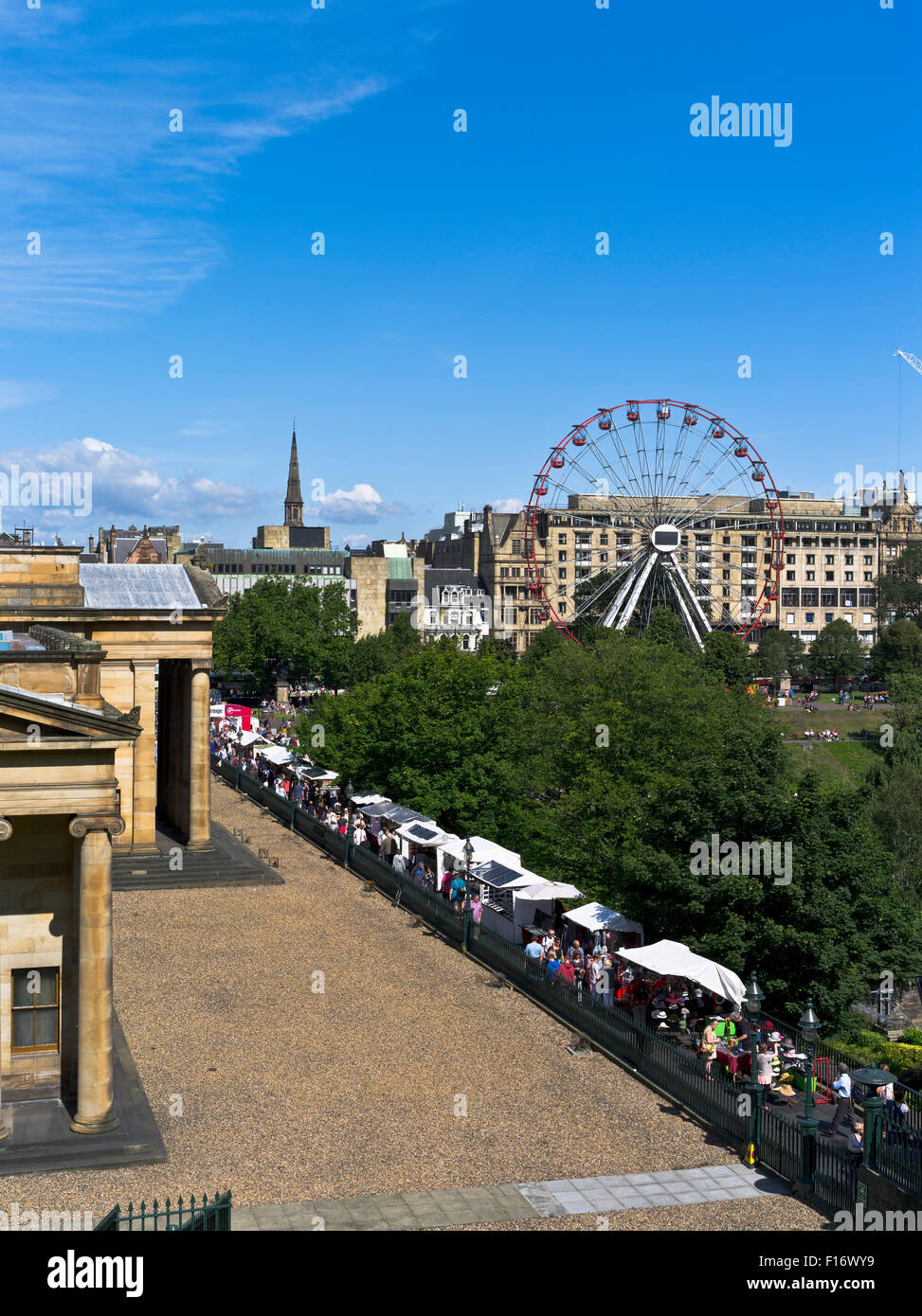 Dh Princes Street Gardens Princes St Gardens EDINBURGH Edinburgh grande ruota Playfair passi fringe festival market Scozia Scotland Foto Stock