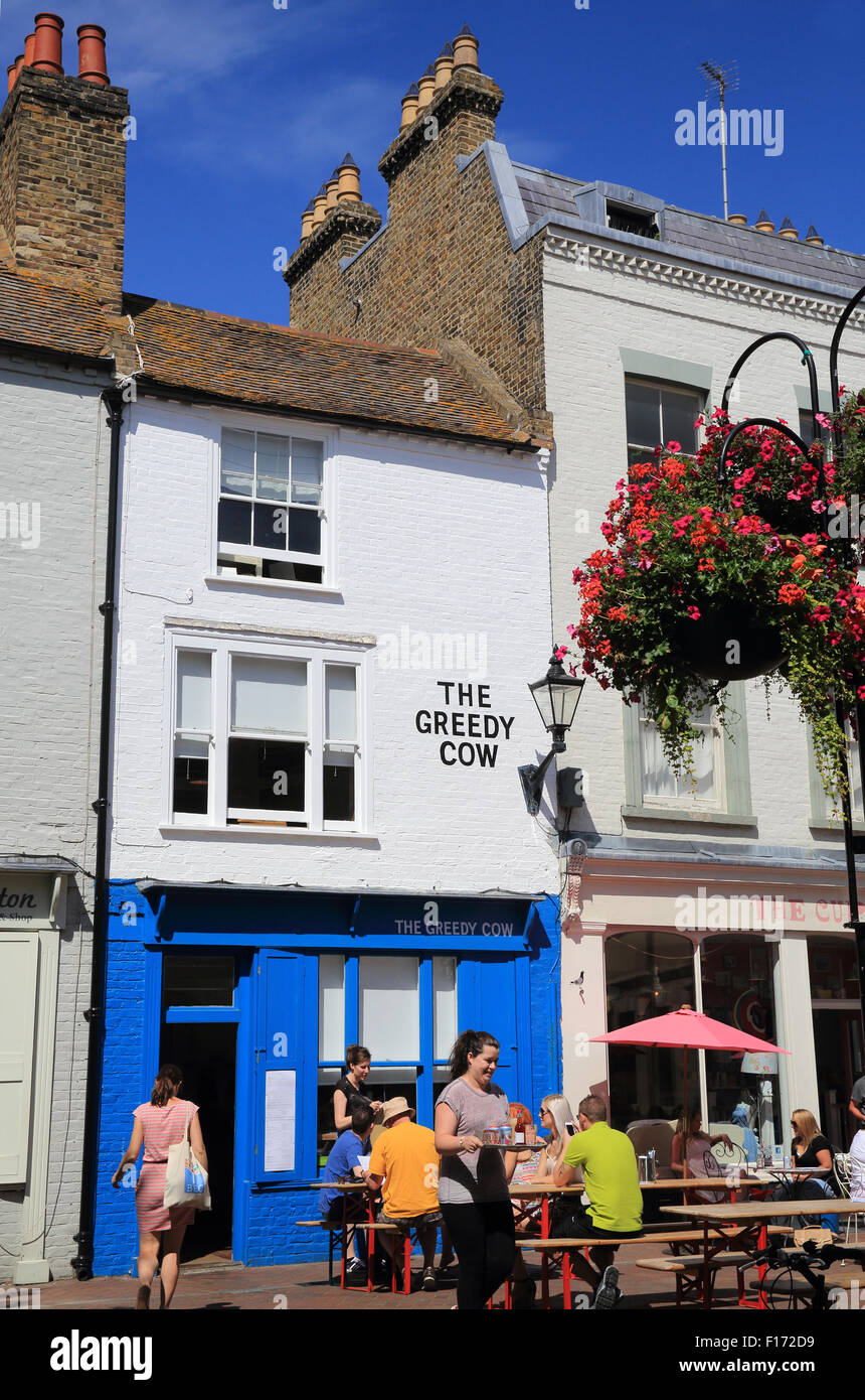 Caffè in luogo di mercato, in un giorno d'estate nel centro storico nel quartiere alla moda di Margate, in Thanet, Kent, England, Regno Unito Foto Stock