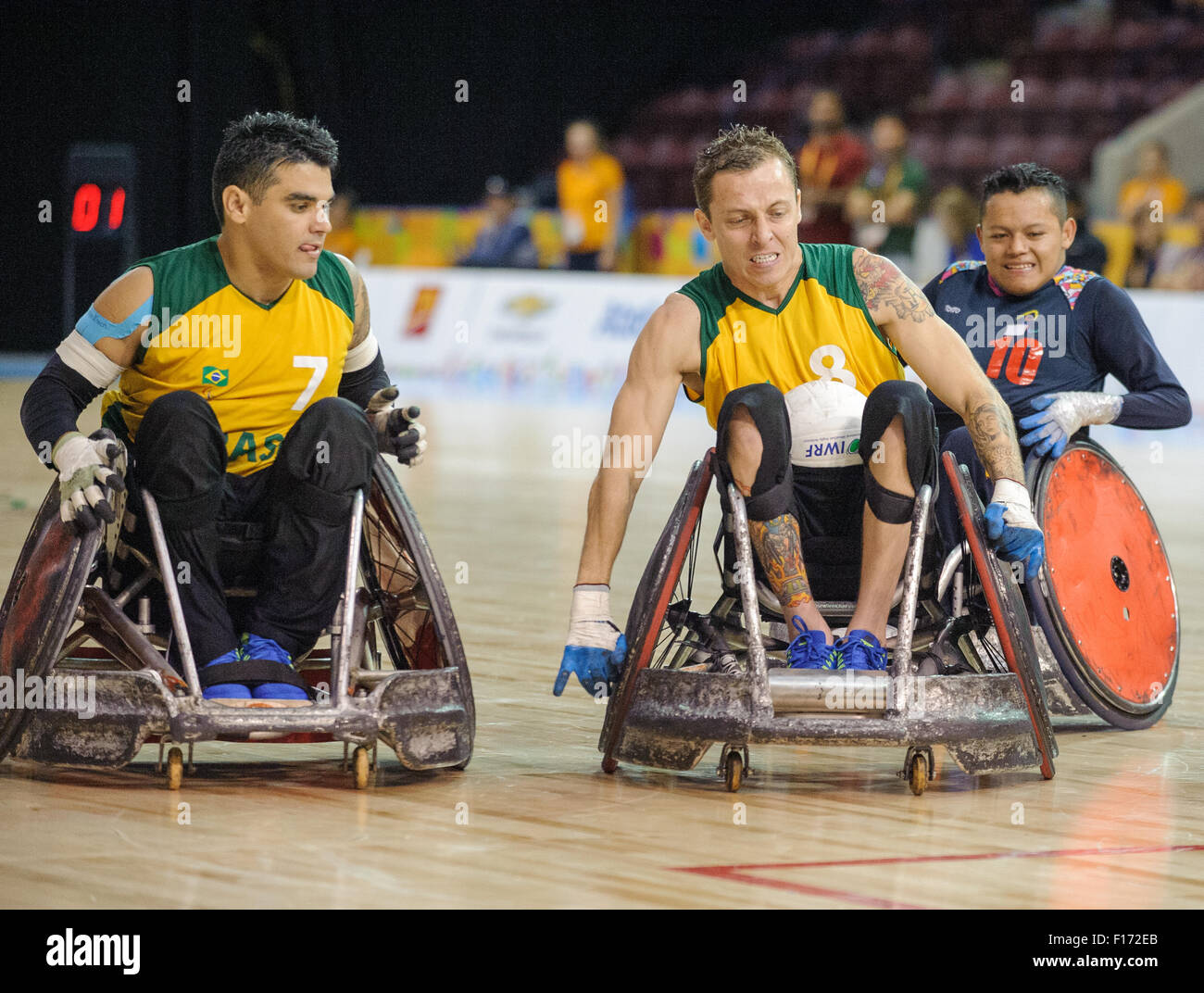 14 Agosto 2015: A2015 Parapanam Giochi, Rugby in carrozzina con la medaglia di bronzo corrispondono, Rafael Hoffmann (8) (BRA) con la palla, Mississau Foto Stock