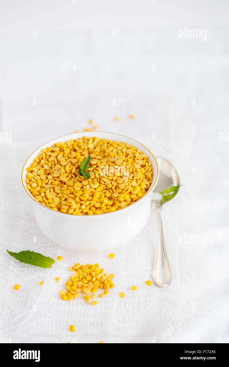 Spellate e split piselli di piccione Foto Stock
