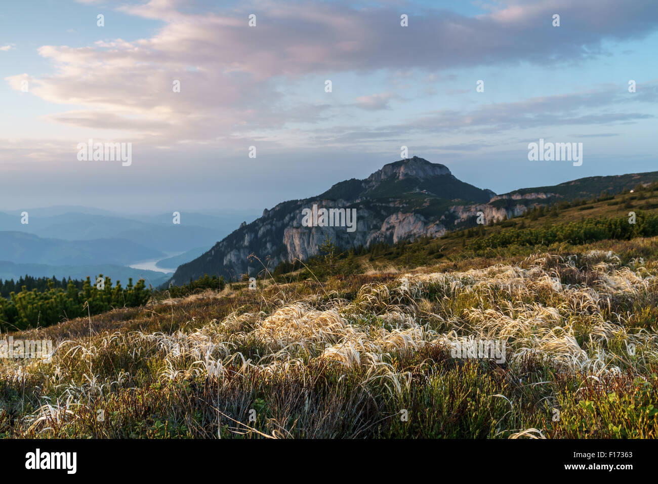 Ceahlau mountain al tramonto Foto Stock