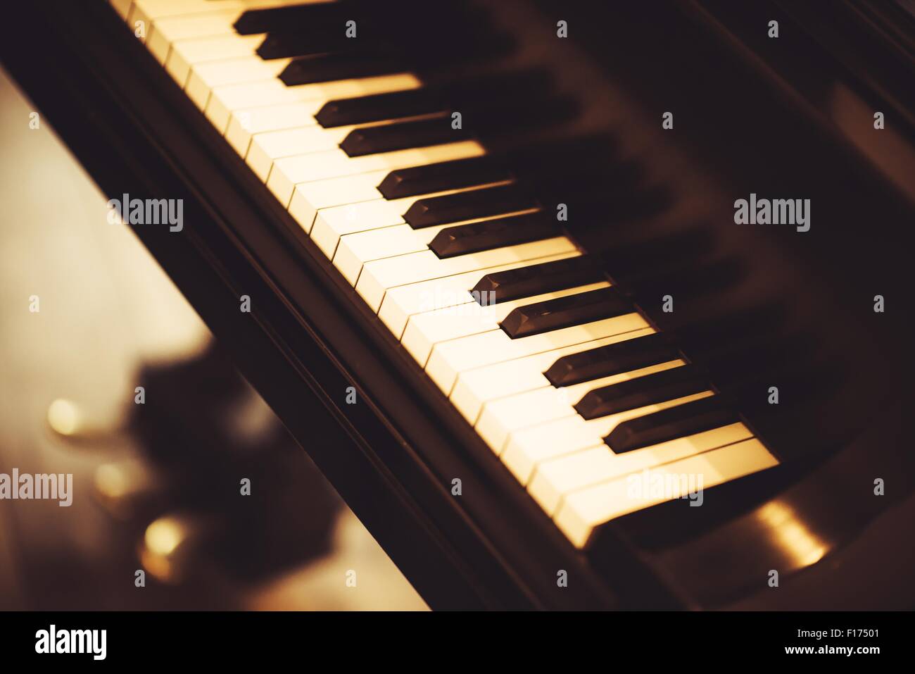 Piano primo piano. Pianoforte moderno strumento. Foto Stock