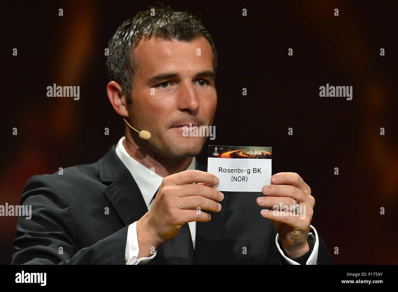 Monaco, Monaco. 28 Agosto, 2015. Ex giocatore svizzero Alexander FREI mostra il nome di Rosenborg BK durante UEFA Europa League richiama 2015 - 16 al Grimaldi Forum. Credito: Marcio Machado/ZUMA filo/Alamy Live News Foto Stock