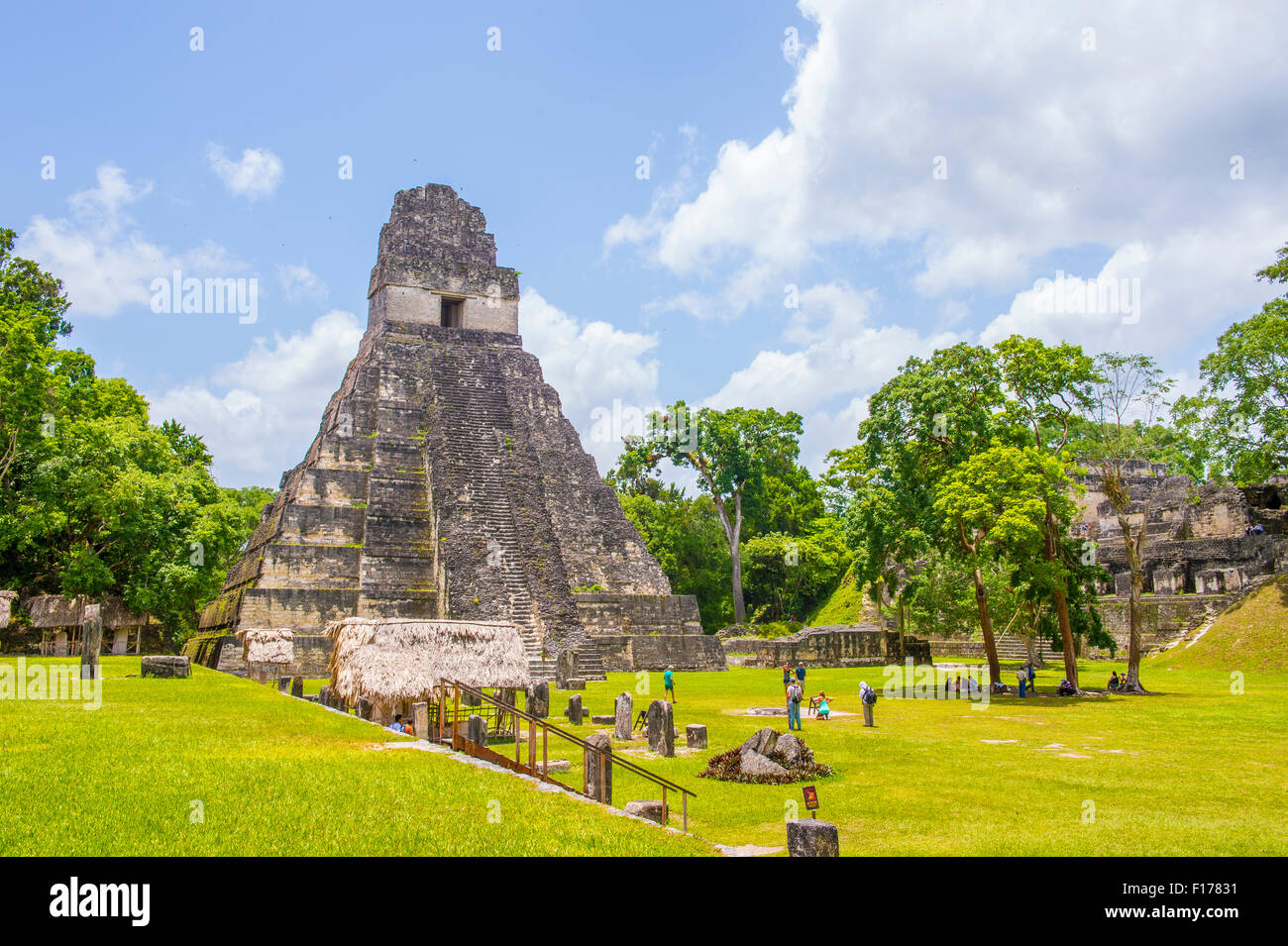 Il sito archeologico del pre-colombiana civiltà Maya nel Parco Nazionale di Tikal, Guatemala Foto Stock