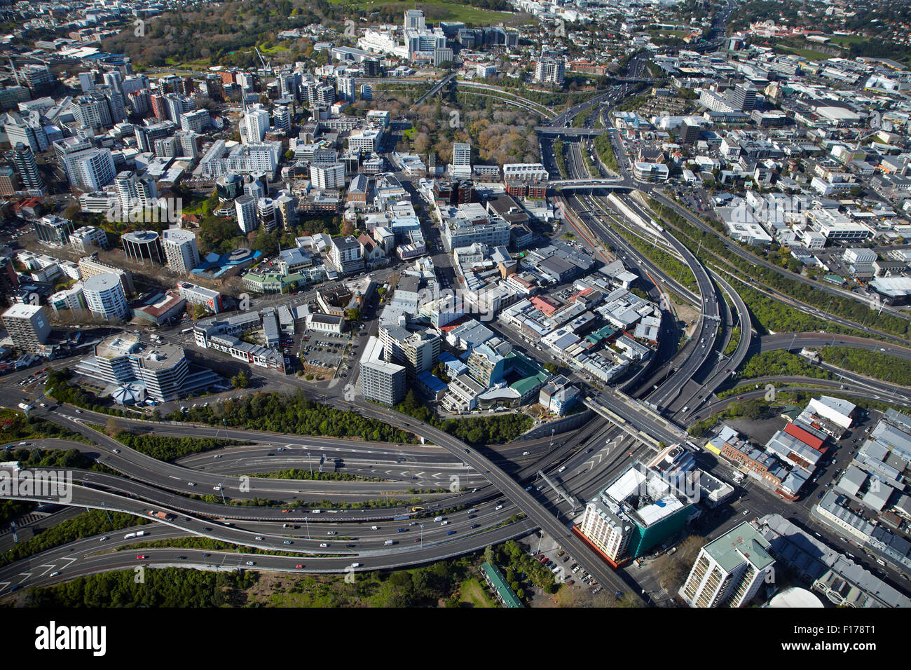 Spaghetti Junction (ufficialmente centrale di giunzione autostradale), Newton, Auckland, Isola del nord, Nuova Zelanda - aerial Foto Stock