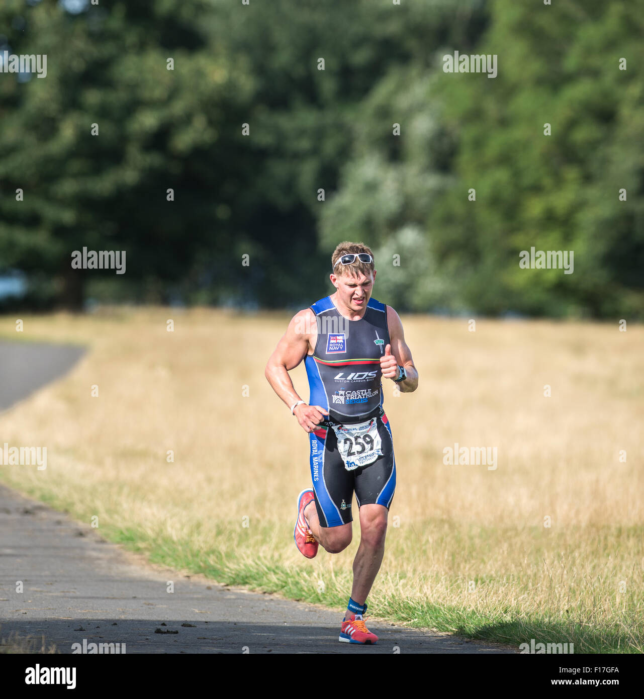 Rutland acqua, UK. Il 29 agosto, 2015. Triathlon Rutland Acqua 29 agosto 2015 vincitore: Richard Ebbage Credito: miscellanea/Alamy Live News Foto Stock