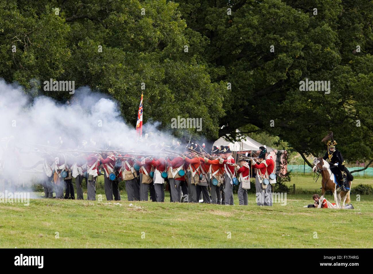 Rievocazione storica della XXXIII del reggimento di soldati a piedi in battaglia Foto Stock