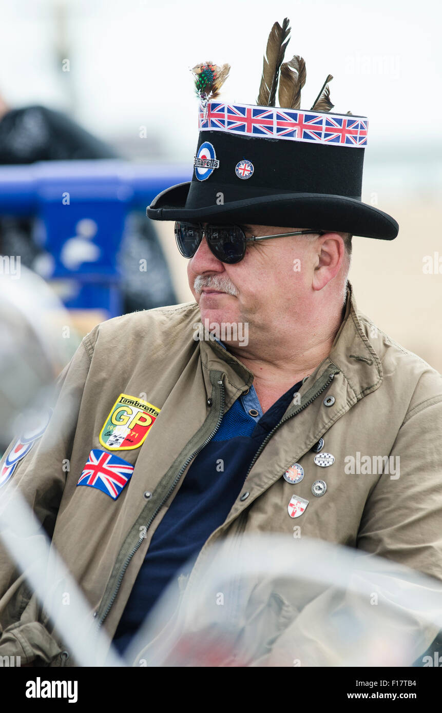 Brighton, Inghilterra, Regno Unito. Il 29 agosto 2015. Il giorno 2 del Brighton modernista e 60s Weekender. Schiere di piloti sono arrivati sul lungomare di Brighton di mostrare i loro scooter personalizzato durante il weekend. La manifestazione si snoda da 28 - 30 agosto 2015. Credito: Francesca Moore/Alamy Live News Foto Stock