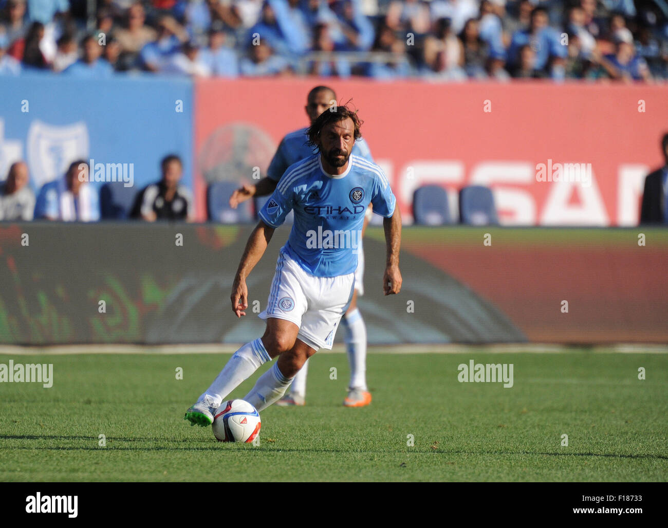 New York, Stati Uniti d'America. Il 29 agosto, 2015. Andrea Pirlo (21) in azione durante una partita contro il Columbus Crew SC, allo Yankee Stadium di New York, New York. Credito: Cal Sport Media/Alamy Live News Foto Stock