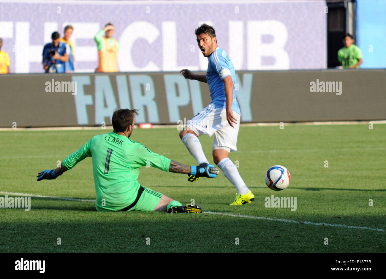 New York, Stati Uniti d'America. Il 29 agosto, 2015. David Villa (7) in azione durante una partita contro il Columbus Crew SC, allo Yankee Stadium di New York, New York. Credito: Cal Sport Media/Alamy Live News Foto Stock