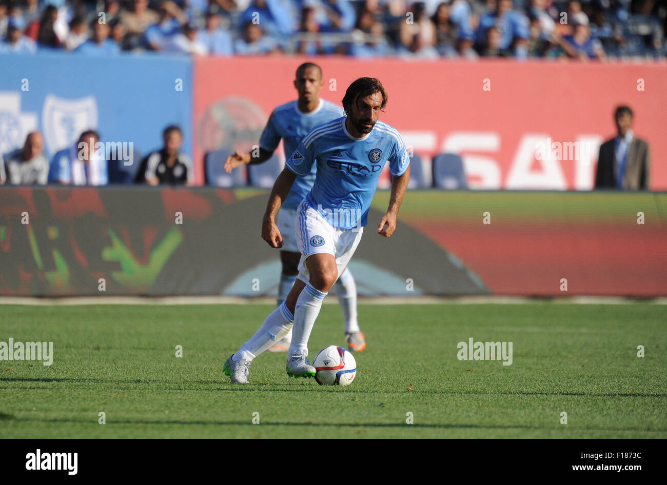 New York, Stati Uniti d'America. Il 29 agosto, 2015. Andrea Pirlo (21) in azione durante una partita contro il Columbus Crew SC, allo Yankee Stadium di New York, New York. Credito: Cal Sport Media/Alamy Live News Foto Stock