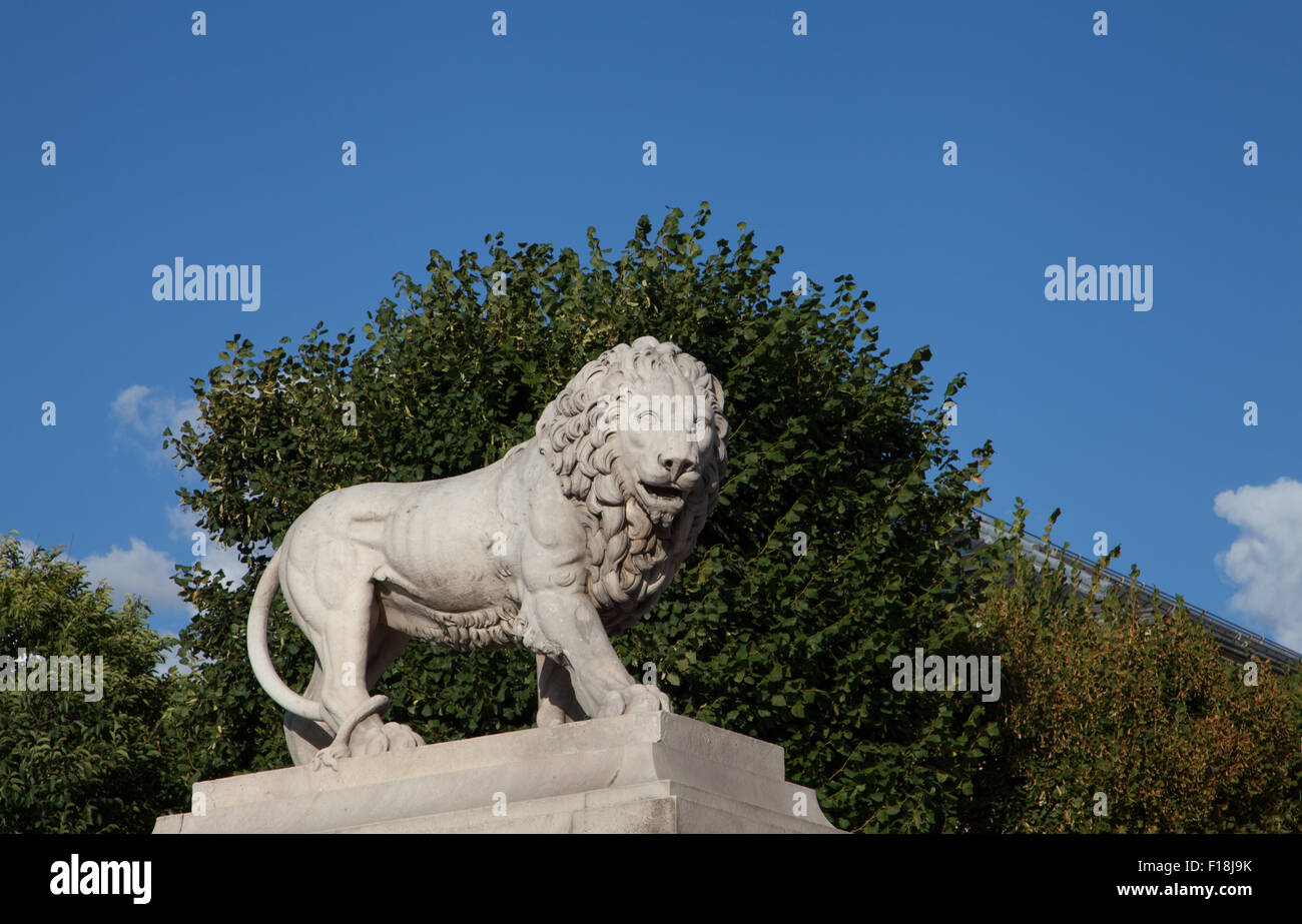 La scultura di un leone. Place de la Concorde, Paris, Francia. Foto Stock