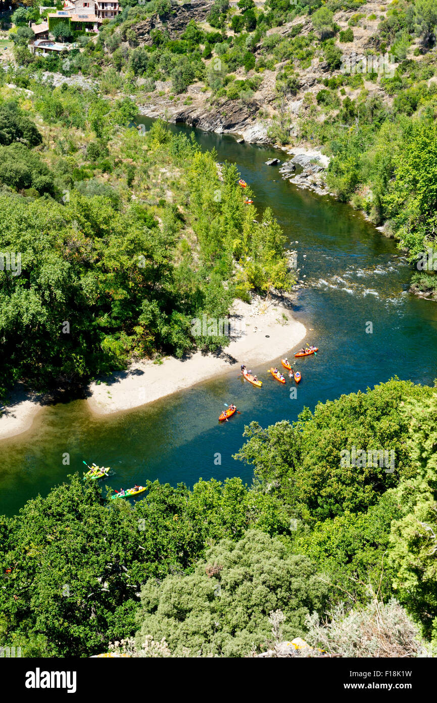 Fiume Orb, Orb Valley, vicino Vieussan, Herault, Languedoc Roussillon, Francia Foto Stock