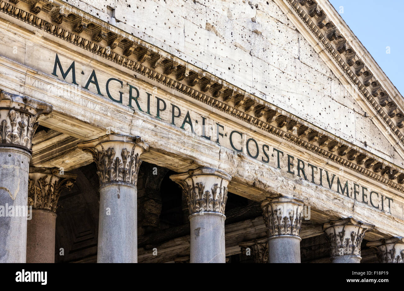 Dettaglio della facciata del Pantheon romano, Piazza della Rotonda, Roma, Italia Foto Stock
