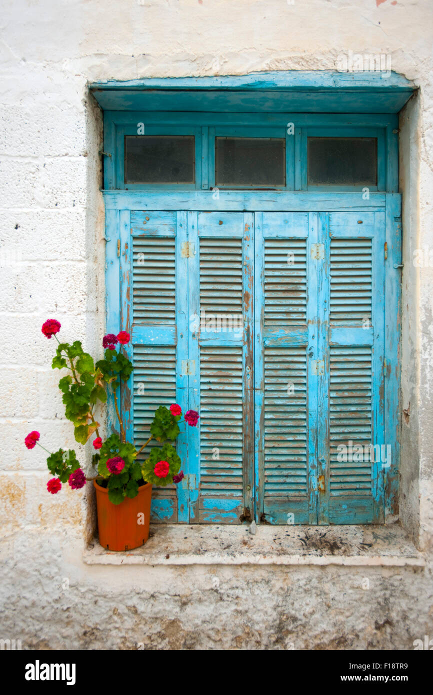 Griechenland, Kykladen, Naxos, Chalki, Fenster in der historischen Altstadt Foto Stock