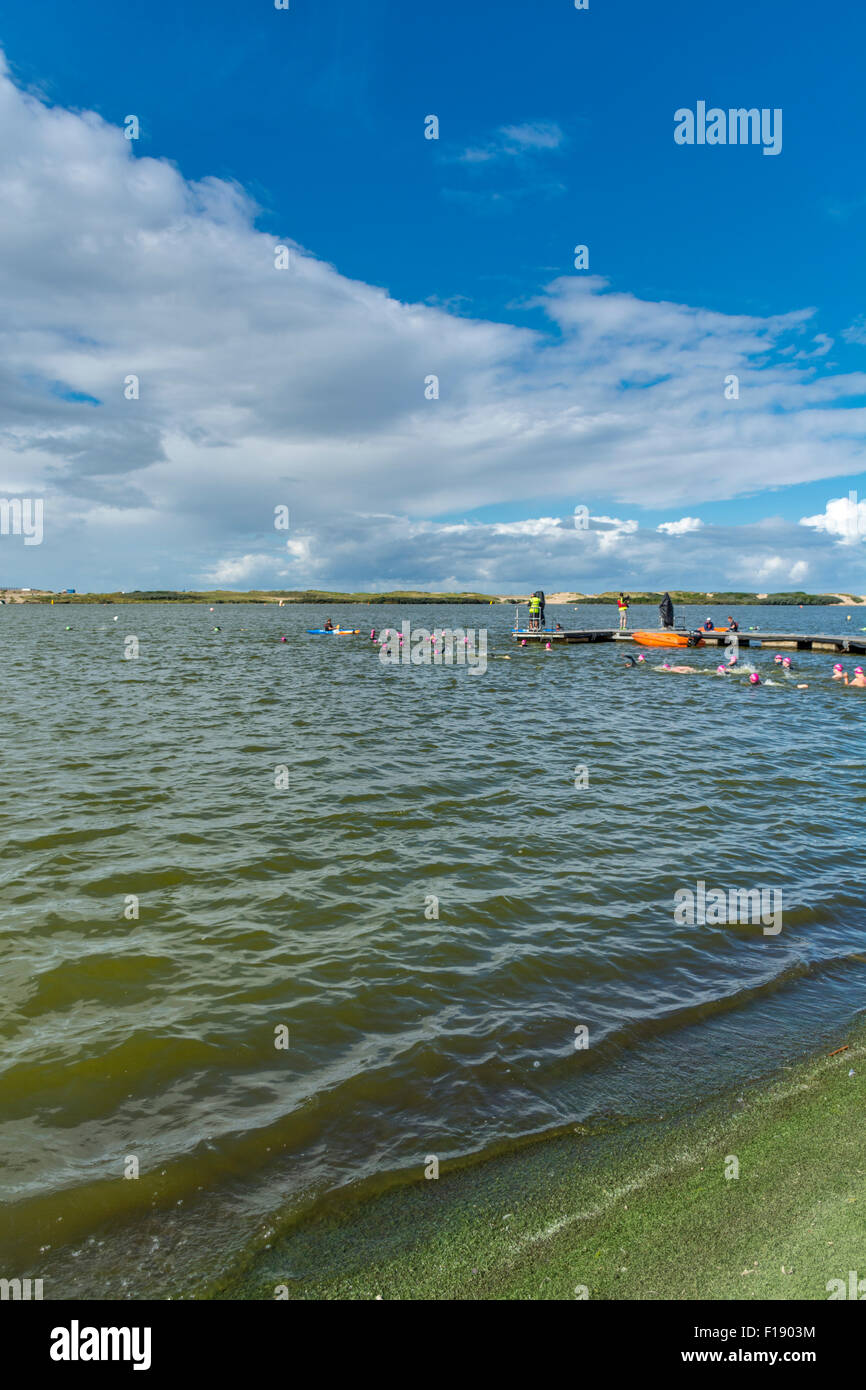 Crosby open water swim evento, il 29 agosto 2015 tenutasi a Crosby Lakeside Adventure Centre. organizzato da eventi di importanza vitale. Foto Stock