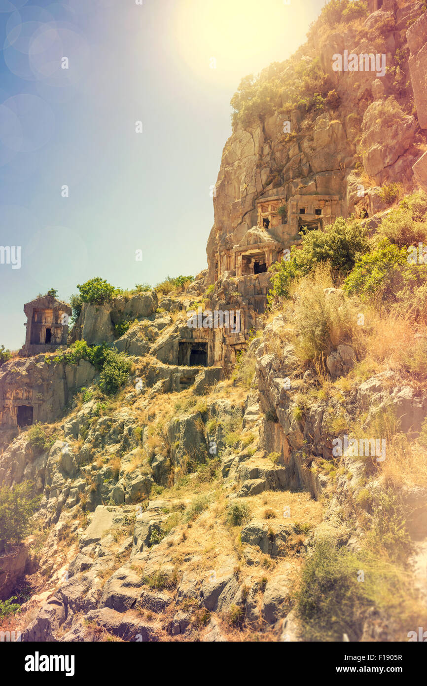 Antica Myra lycian rock le rovine della tomba in Turchia, Demre. Blur girato con una messa a fuoco selettiva. Instagram effetto tonificante. Foto Stock
