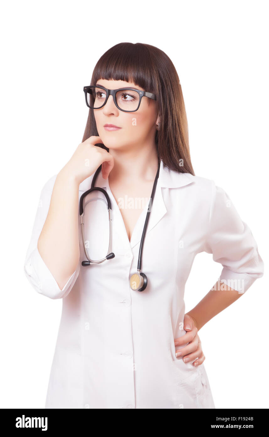 La donna in un bianco camice e occhiali, isolati su sfondo bianco Foto Stock
