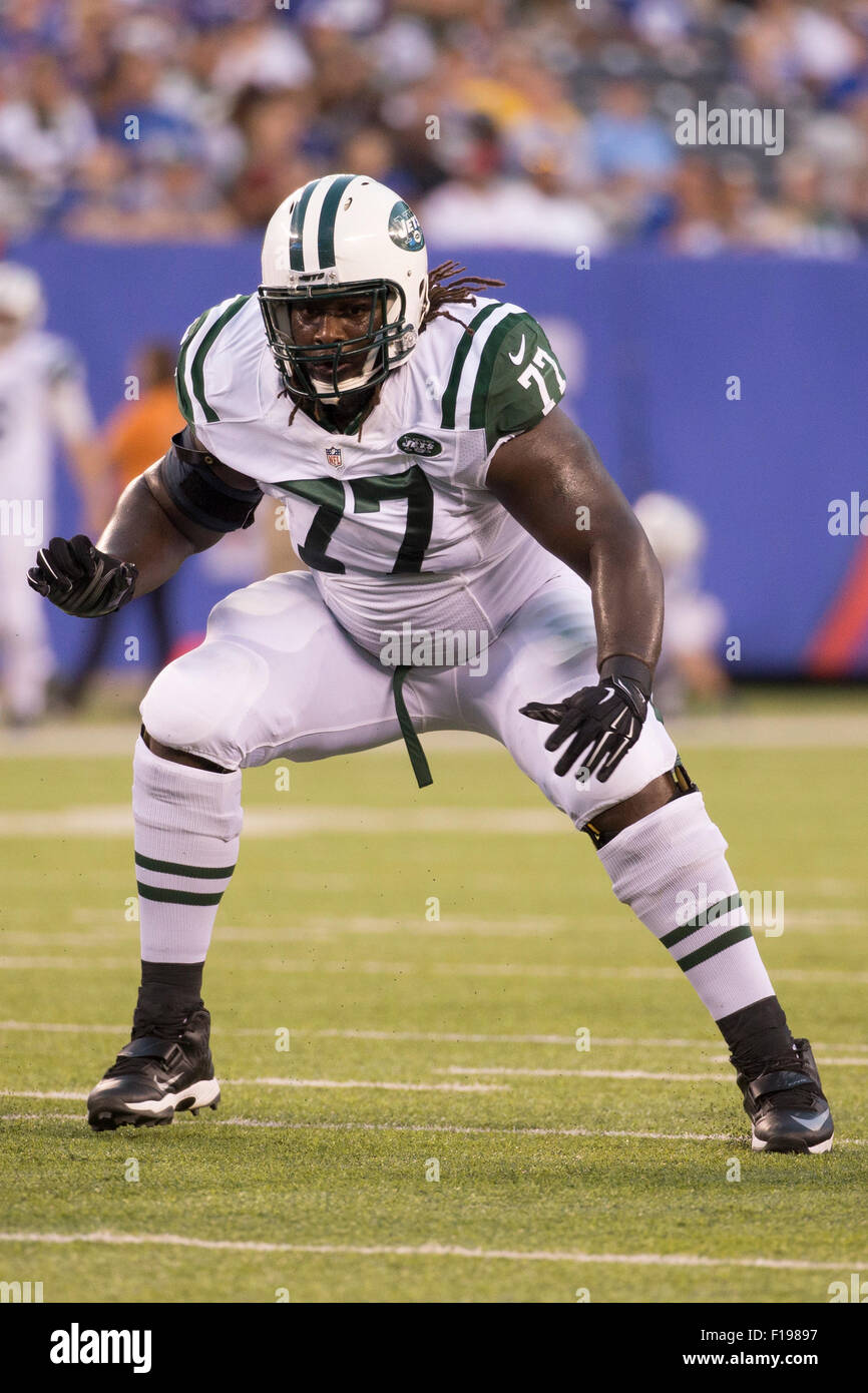Agosto 29, 2015: New York getti guard James Carpenter (77) in azione durante la NFL preseason game tra il New York getti e New York Giants a MetLife Stadium di East Rutherford, New Jersey. I getti vinto 28-18. Christopher Szagola/CSM Foto Stock