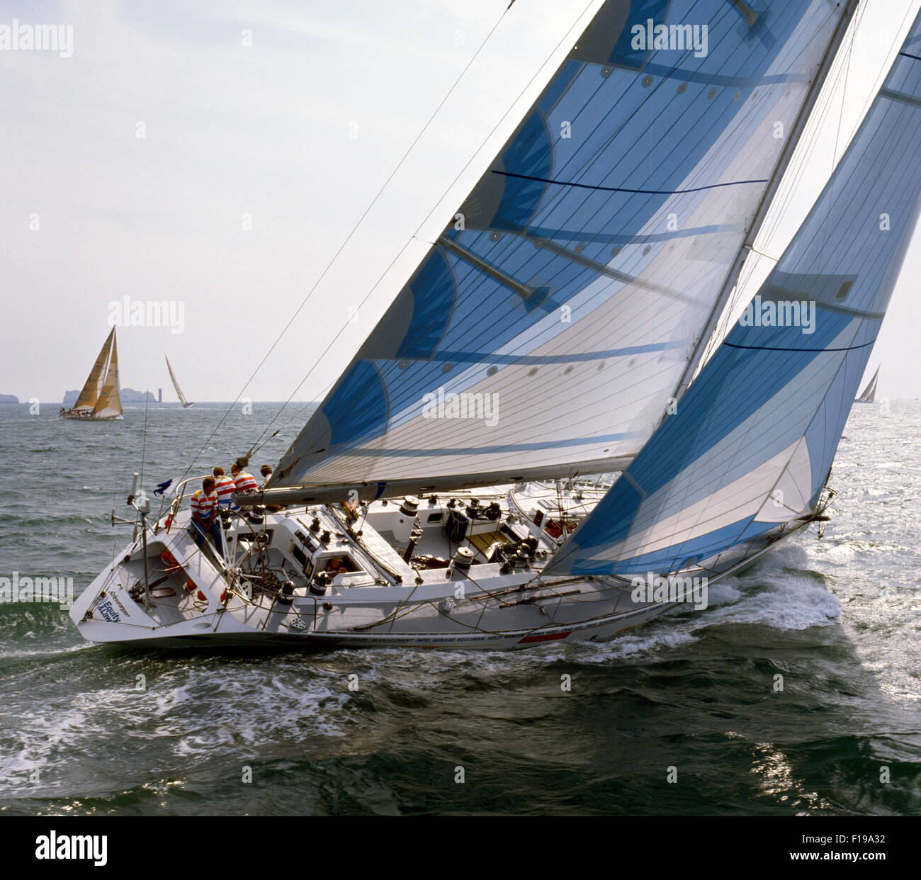 AJAXNETPHOTO. 1989. SOLENT, Inghilterra. WHITBREAD RACE YACHT - EQUITY 7 legge II (Antille) skipper da DIRK NAUTA. /JUDEL VROLIJK progettato 63FT SLOOP. IPHOTO : JONATHAN EASTLAND / AJAX REF:890577 Foto Stock