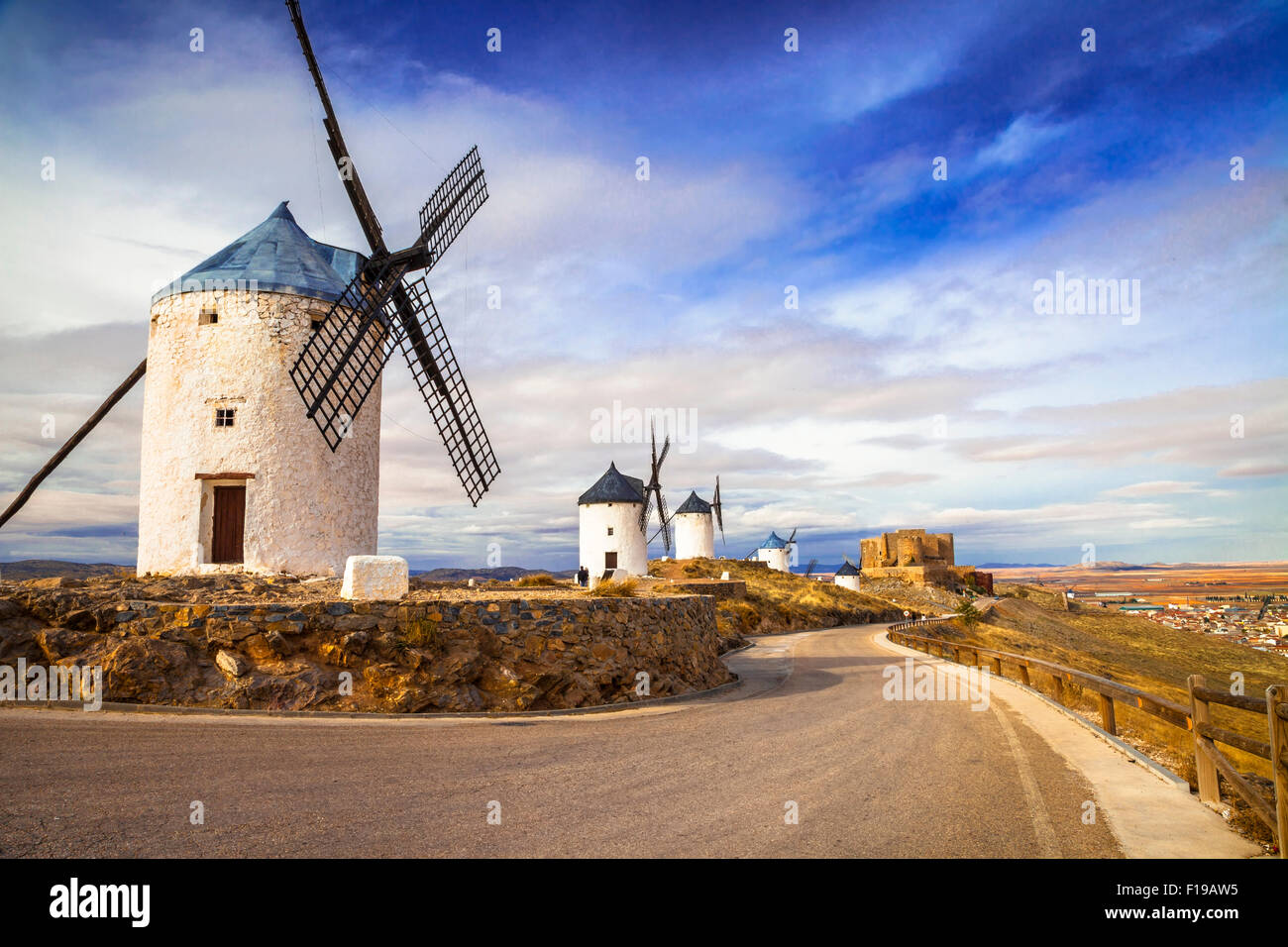 Mulini a vento di Don Chisciotte in Cosuegra, Spagna Foto Stock