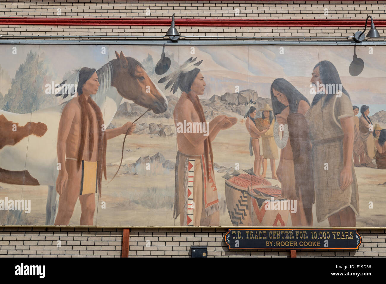 Indiano antico murale, il Dalles, Columbia River Gorge National Scenic Area, Oregon, Stati Uniti d'America Foto Stock