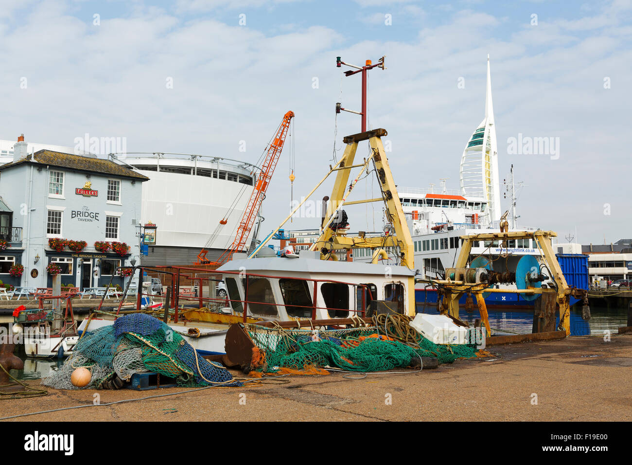 La campanatura docks un affollato porto di pesca situato su spice island in old Portsmouth. Foto Stock