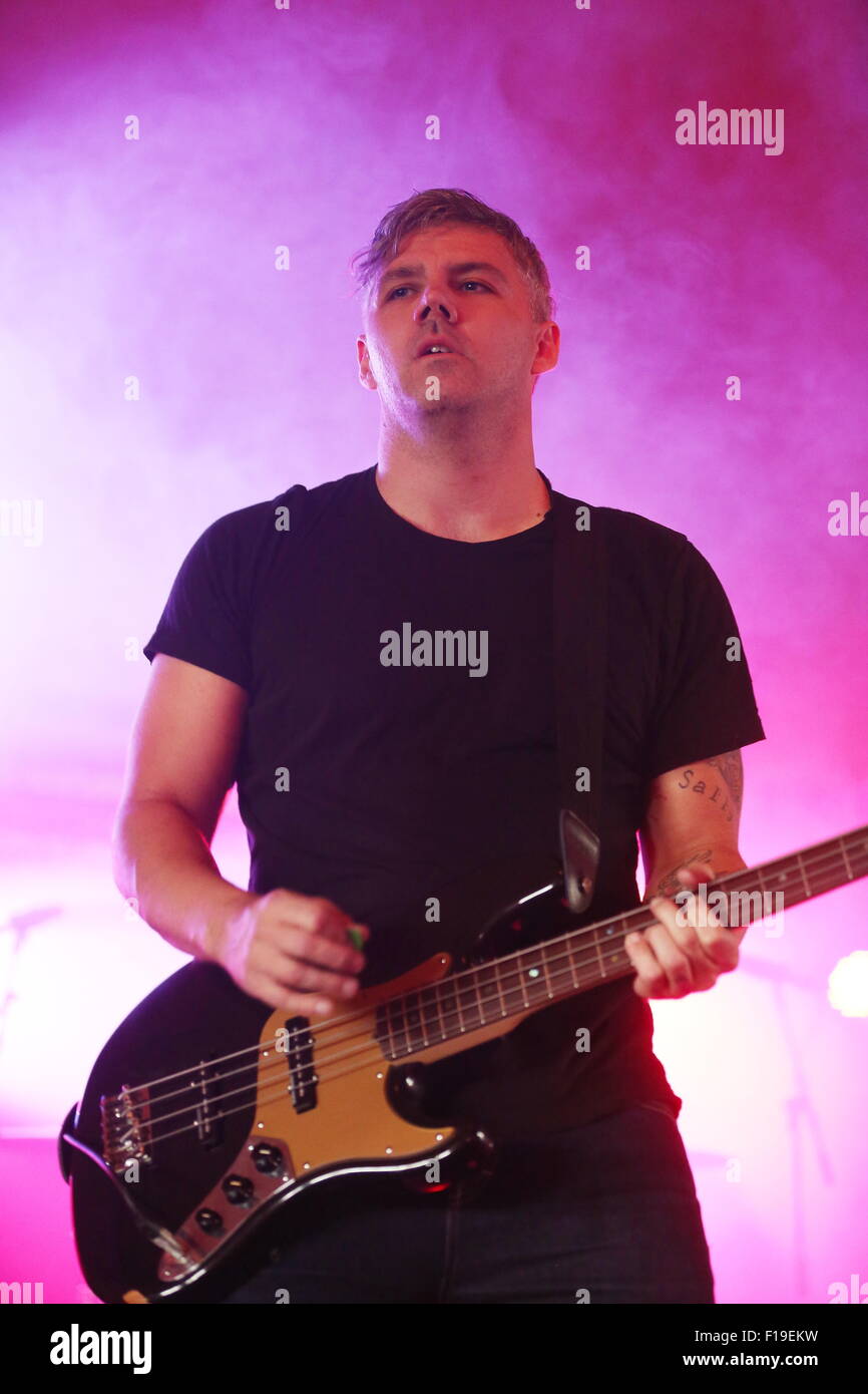 Leeds, nello Yorkshire, Regno Unito. Il 30 agosto, 2015. Nessuna devozione eseguire live sulla serratura fino allo stadio di festival di Leeds 2015 Credit: Simon Newbury/Alamy Live News Foto Stock