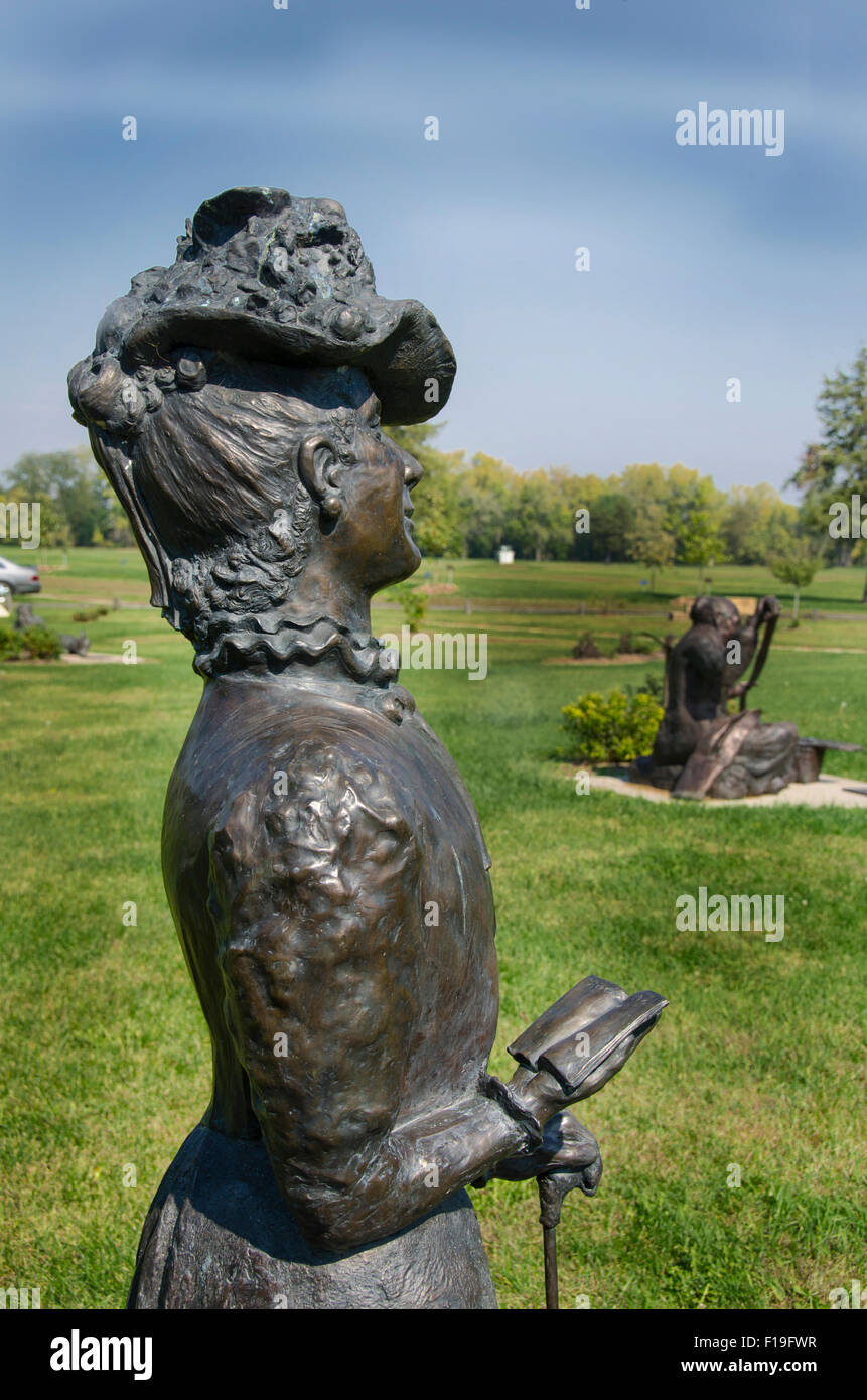 La statua della Madonna in stile vittoriano nel fiume Mississippi Sculpture Park in Prairie du Chien, Wisconsin Foto Stock