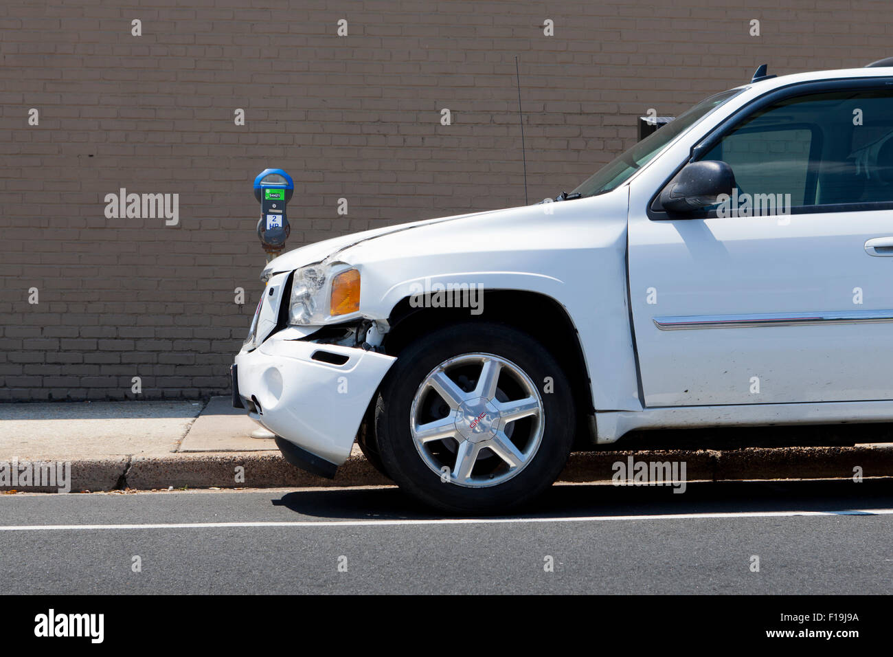 Auto danneggiato dal front end collisione - USA Foto Stock