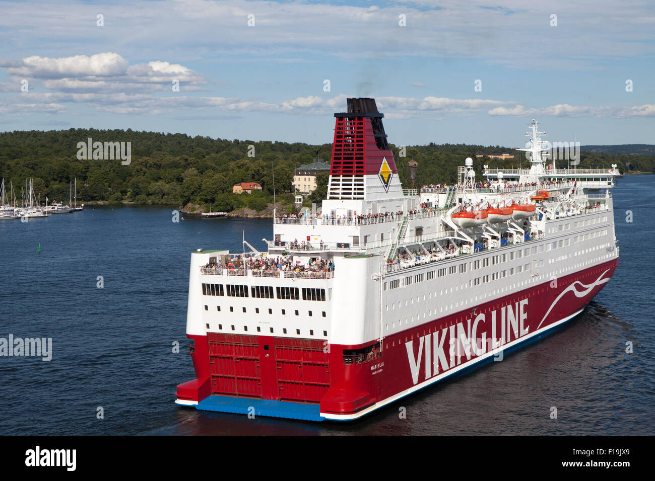 Stoccolma capitale della Svezia e la città più popolosa della regione nordica porto di Skeppsbron Viking Line traghetto Foto Stock