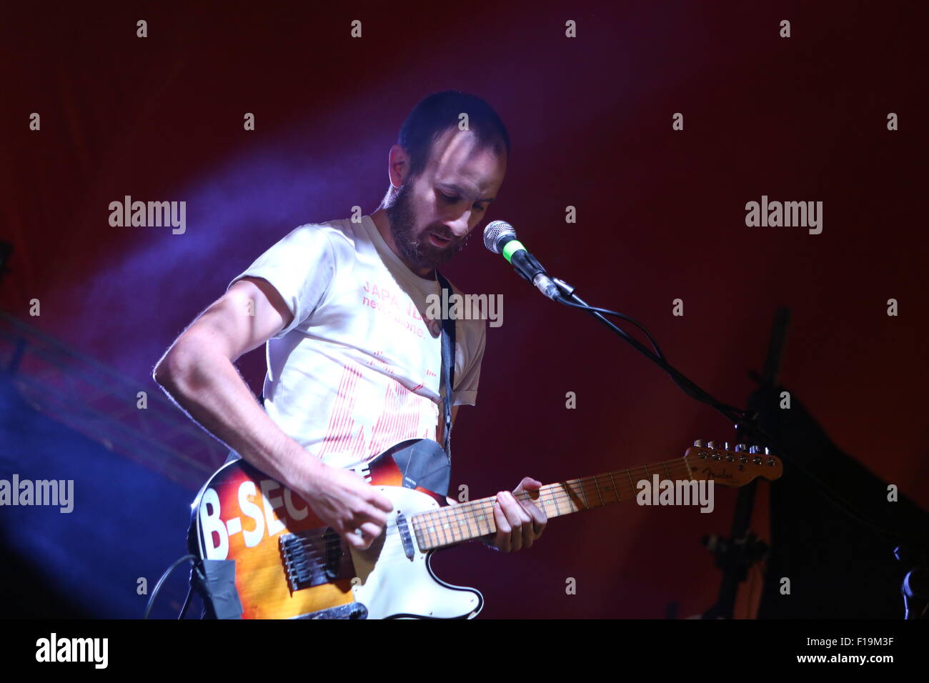 Leeds, Yorkshire Regno Unito. Il 30 agosto, 2015. E così ho guardato da lontano eseguire live sulla serratura fino allo stadio di festival di Leeds 2015 Credit: Simon Newbury/Alamy Live News Foto Stock