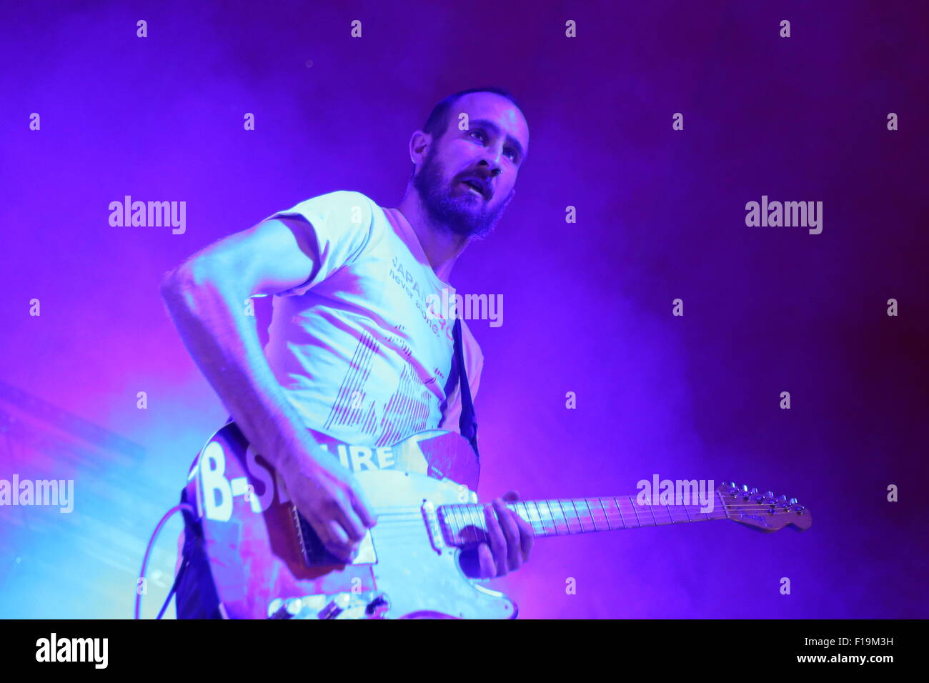 Leeds, Yorkshire Regno Unito. Il 30 agosto, 2015. E così ho guardato da lontano eseguire live sulla serratura fino allo stadio di festival di Leeds 2015 Credit: Simon Newbury/Alamy Live News Foto Stock