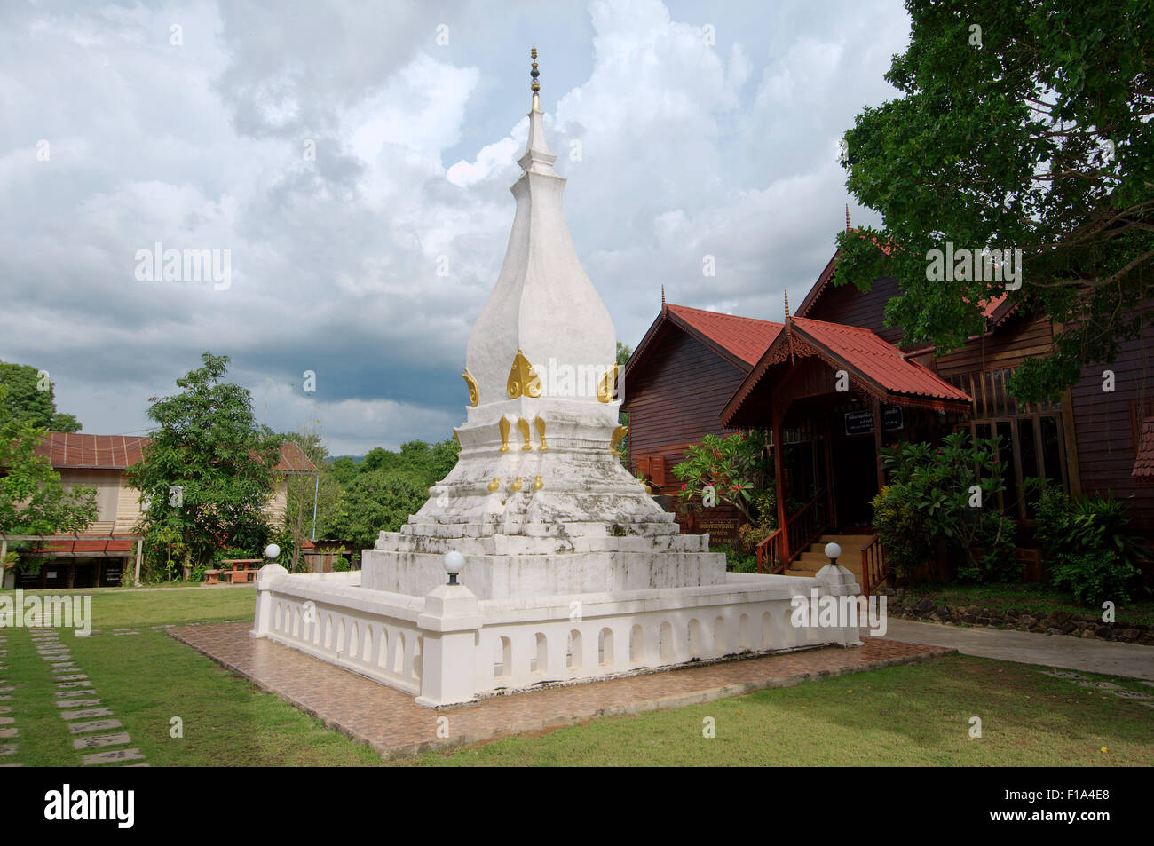 Provincia Loei, Thailandia. 15 ottobre, 2014. Buddhistic antico tempio Wat Phon Chai, Amphoe Dan Sai, Loei provincia, Thailandia © Andrey Nekrasov/ZUMA filo/ZUMAPRESS.com/Alamy Live News Foto Stock