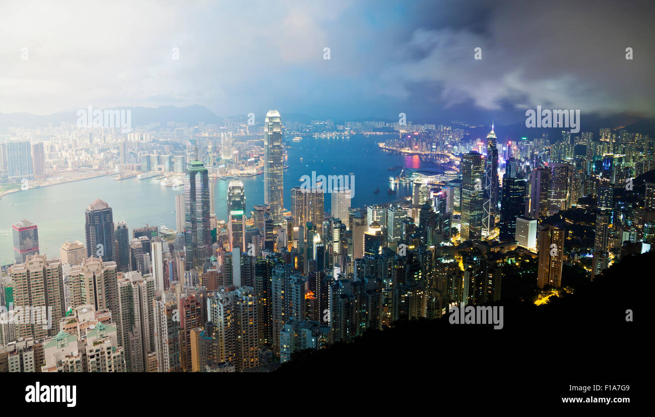 Hong Kong da giorno a notte Foto Stock