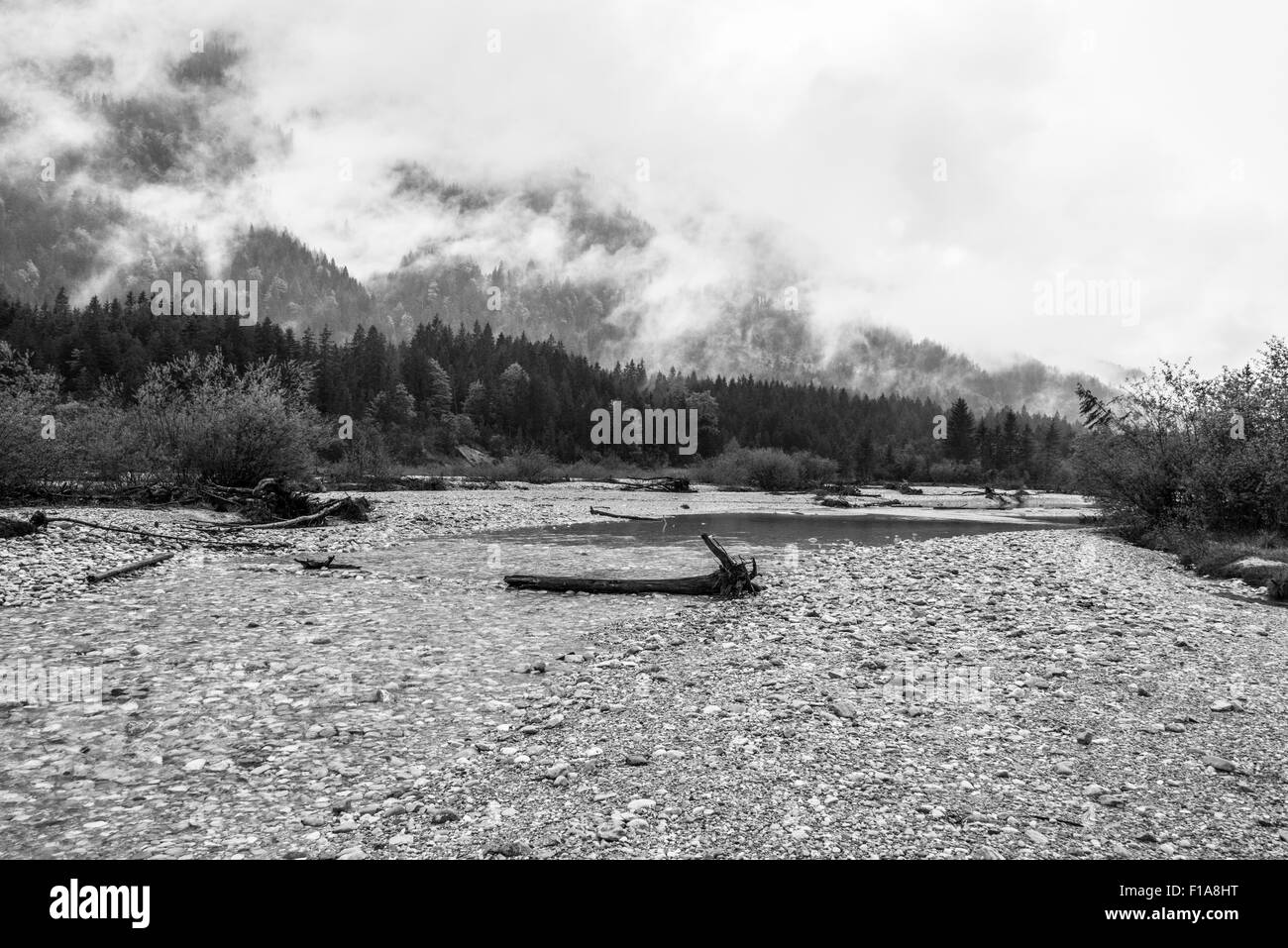 Visualizzazioni vicino al fiume Isar, in Germania e in Austria (area di confine) Foto Stock