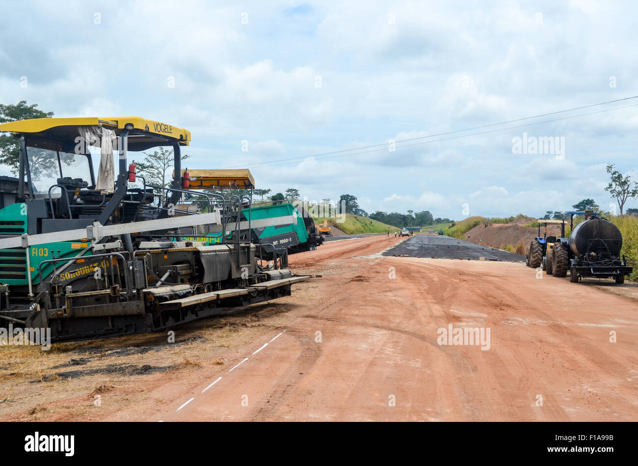 La costruzione di nuove strade in Costa d Avorio, la nuova autostrada Yamoussoukro-Abidjan Foto Stock