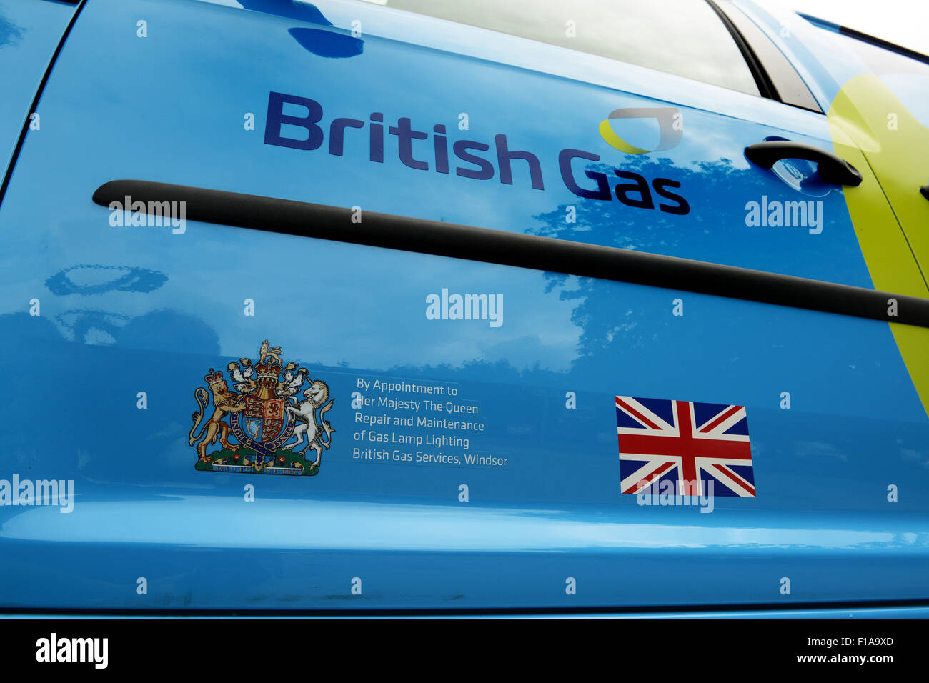 British Gas van logo con royal appuntamento alla regina per gas di illuminazione della lampada Foto Stock
