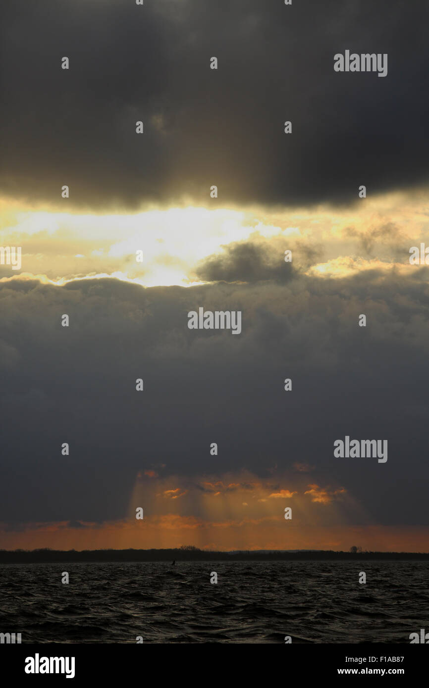 Wismar, Germania, drammatico cielo nuvoloso sopra il Mar Baltico Foto Stock